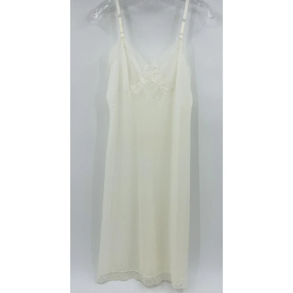 Vintage Vassarette Nylon Crepelon Full Slip Ivory Lace Trim Size A 34